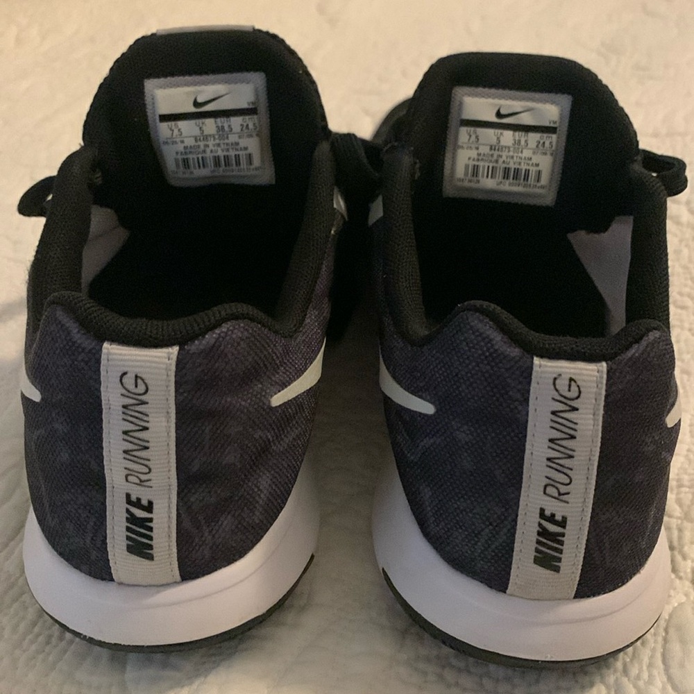 Nike Flex Experience RN5 Running Shoes, EUC, Women 7.5 US, 38.5 EUR, Light Wear - Picture 2 of 12